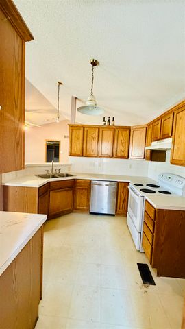 2714 S RIANIER CIR, Wichita, KS 67215