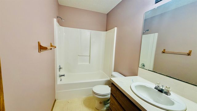 2714 S RIANIER CIR, Wichita, KS 67215