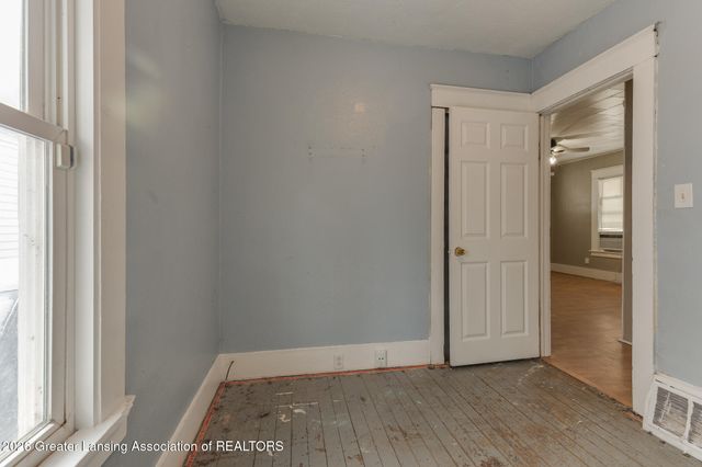 1704 Massachusetts Avenue, Lansing, MI 48906