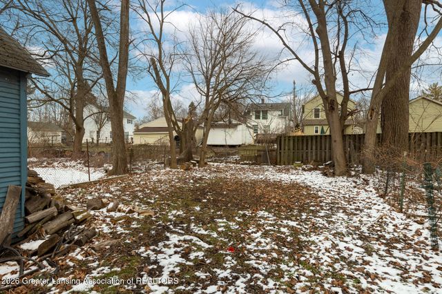 1704 Massachusetts Avenue, Lansing, MI 48906