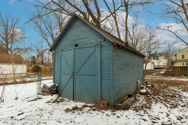 1704 Massachusetts Avenue, Lansing, MI 48906