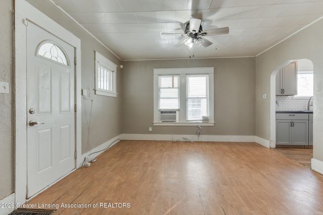 1704 Massachusetts Avenue, Lansing, MI 48906