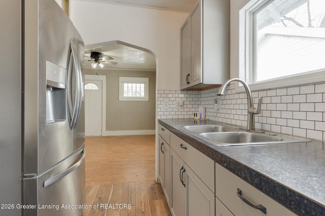 1704 Massachusetts Avenue, Lansing, MI 48906