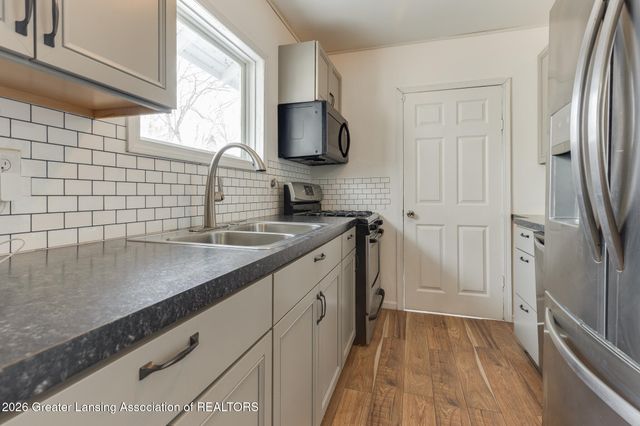 1704 Massachusetts Avenue, Lansing, MI 48906