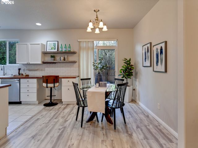 5205 Ne Simpson St, Portland, OR 97218