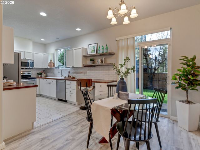 5205 Ne Simpson St, Portland, OR 97218