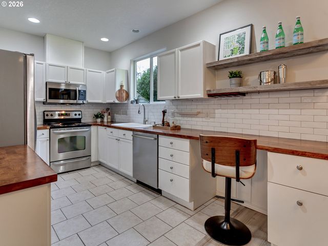 5205 Ne Simpson St, Portland, OR 97218