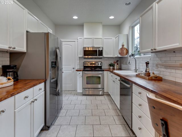 5205 Ne Simpson St, Portland, OR 97218