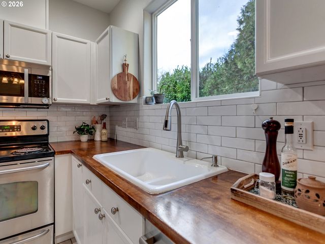 5205 Ne Simpson St, Portland, OR 97218