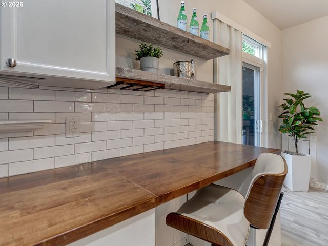 5205 Ne Simpson St, Portland, OR 97218