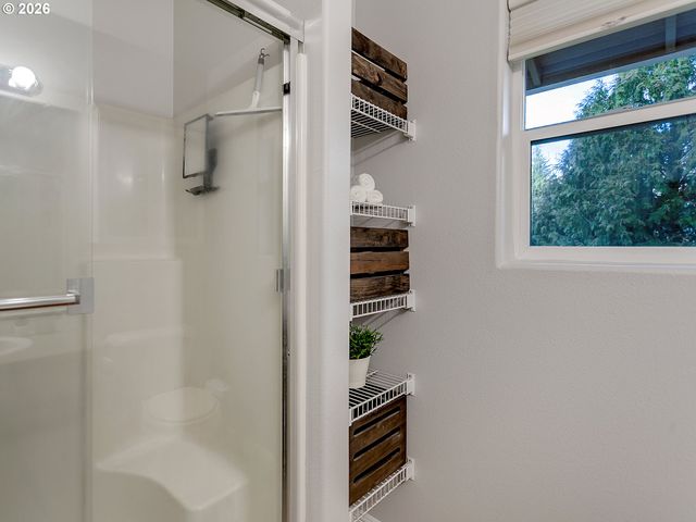 5205 Ne Simpson St, Portland, OR 97218