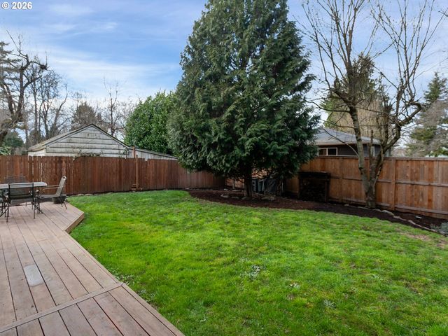 5205 Ne Simpson St, Portland, OR 97218