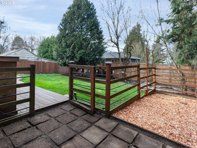 5205 Ne Simpson St, Portland, OR 97218