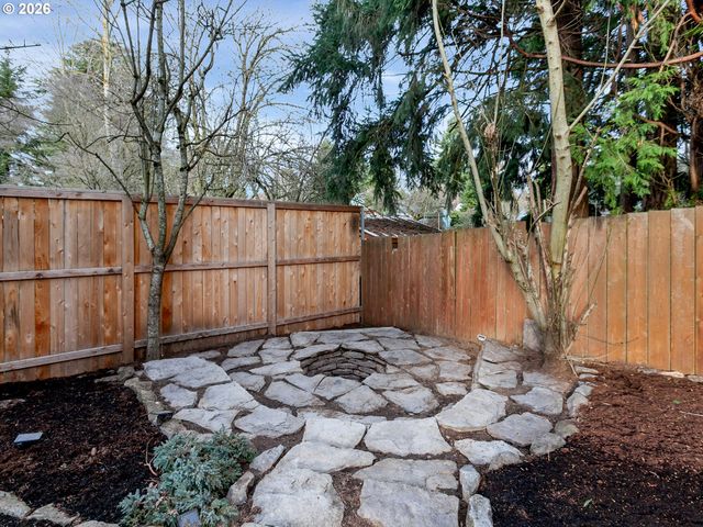 5205 Ne Simpson St, Portland, OR 97218