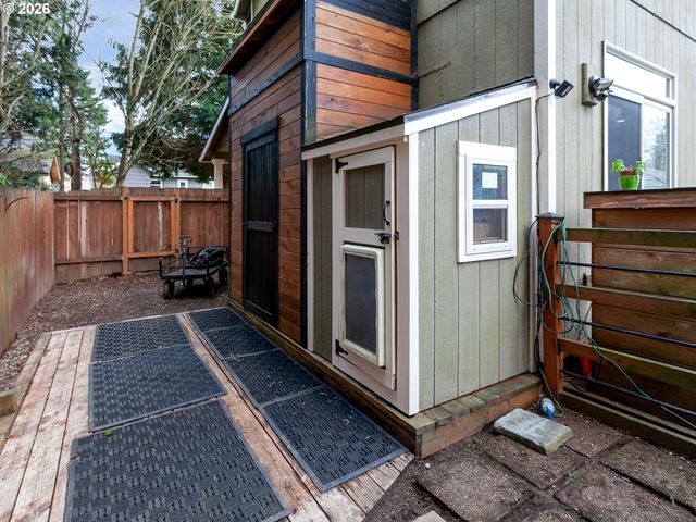 5205 Ne Simpson St, Portland, OR 97218