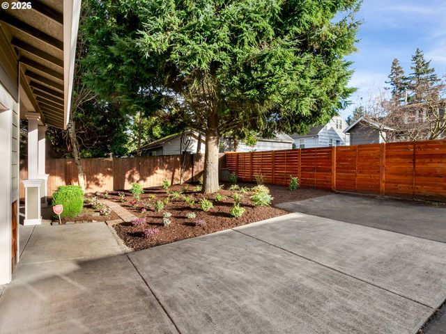 5205 Ne Simpson St, Portland, OR 97218