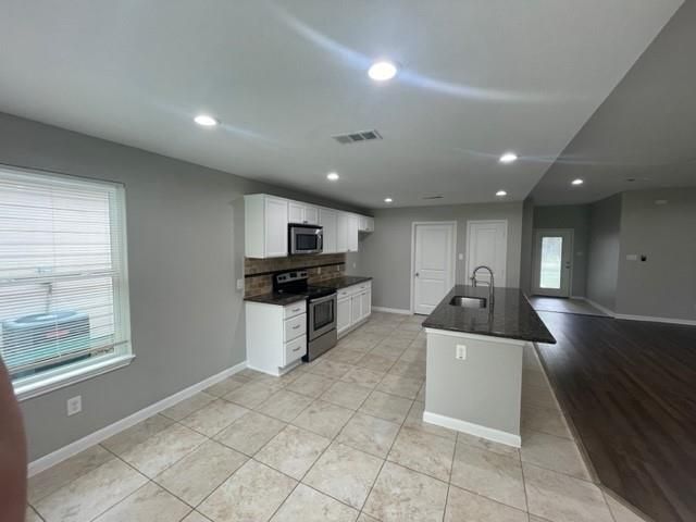 604 Willis, Alvin, TX 77511