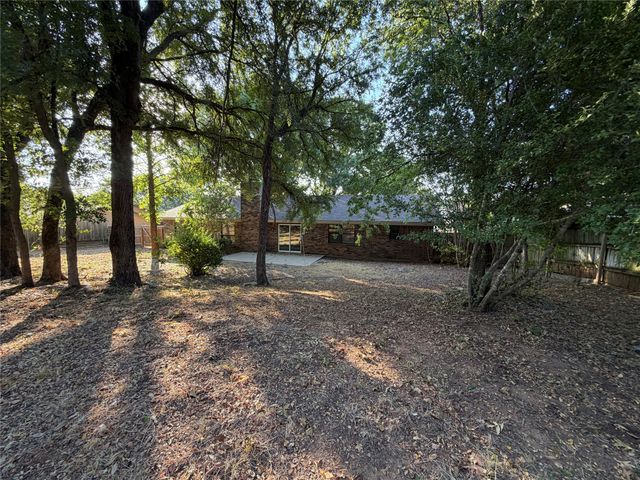 6203 Circo Drive, De Cordova, TX 76049