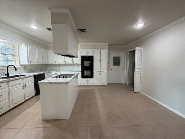 6203 Circo Drive, De Cordova, TX 76049