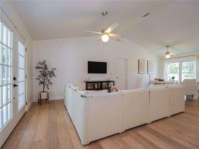 5150 9th Street, Vero Beach, FL 32966