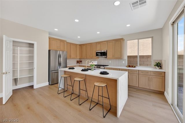 992 Cliff Castle Avenue, North Las Vegas, NV 89081