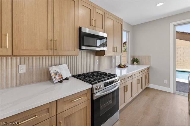 992 Cliff Castle Avenue, North Las Vegas, NV 89081