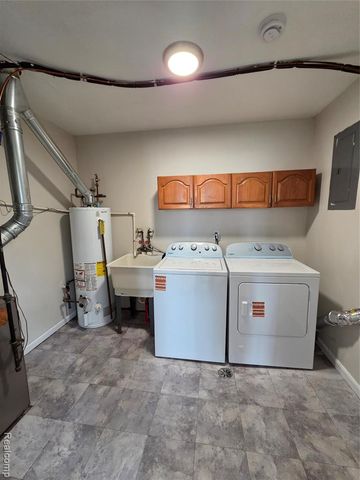 5897 Wilkie Avenue, Taylor, MI 48180