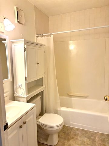 67 Milliken Ave 22b, Franklin, MA 02038