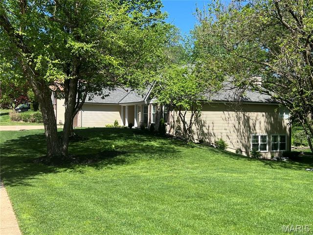6 Hanover Hills Court, St Charles, MO 63301
