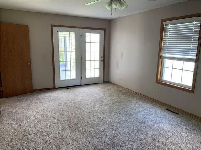 1019 S Hugh Street, Frontenac, KS 66763