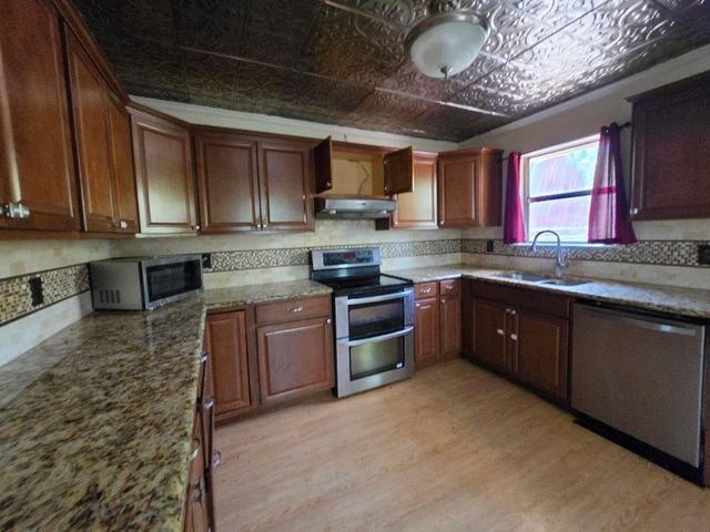 2802 Rockwood Drive, Granbury, TX 76048