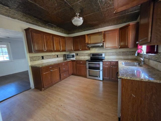 2802 Rockwood Drive, Granbury, TX 76048
