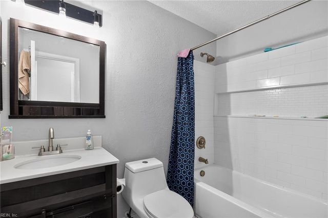 501 Thornloe Ln LN, Chesapeake, VA 23320