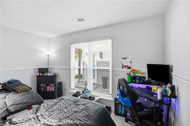 501 Thornloe Ln LN, Chesapeake, VA 23320