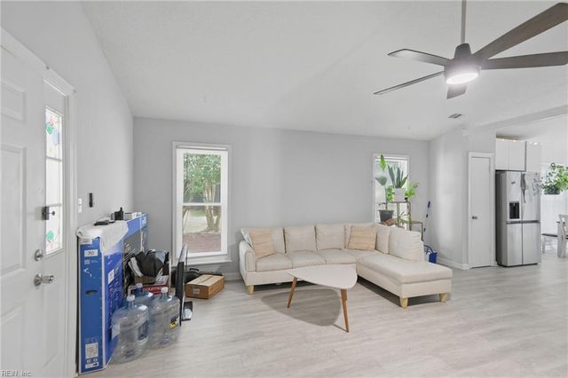 501 Thornloe Ln LN, Chesapeake, VA 23320