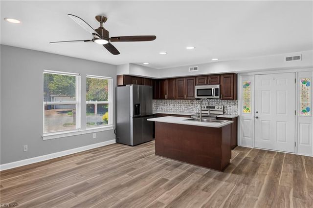 501 Thornloe Ln LN, Chesapeake, VA 23320