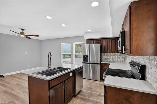501 Thornloe Ln LN, Chesapeake, VA 23320