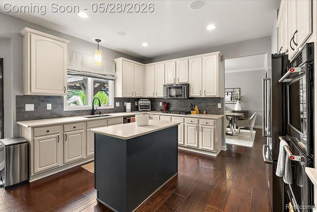 48056 River Way Court, Canton, MI 48187