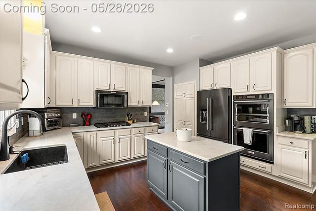 48056 River Way Court, Canton, MI 48187