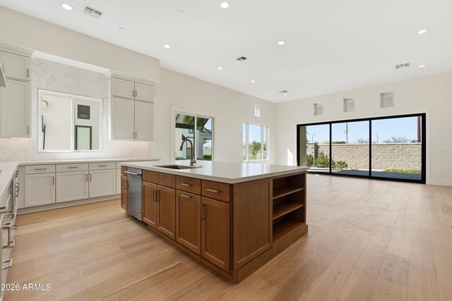 2664 E LONGHORN Court, Gilbert, AZ 85297