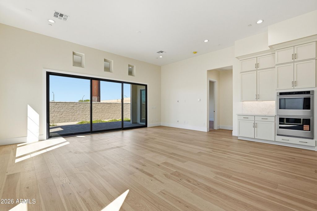 Image 10 of property listing at 2664 E LONGHORN Court, Gilbert, AZ 85297