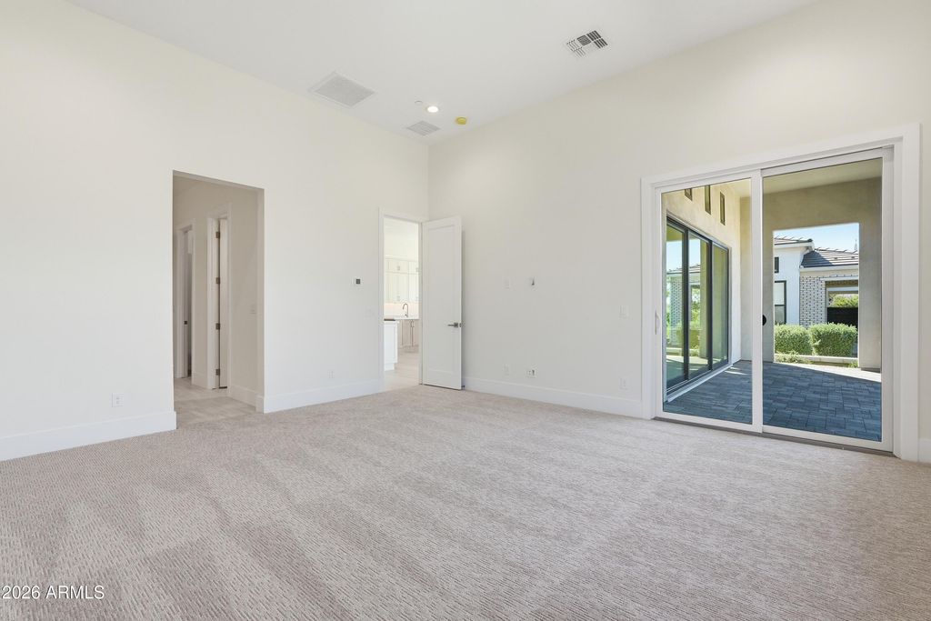 Image 20 of property listing at 2664 E LONGHORN Court, Gilbert, AZ 85297