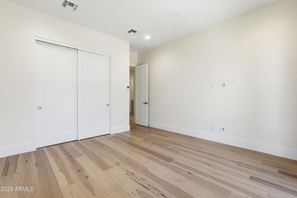 Image 25 of property listing at 2664 E LONGHORN Court, Gilbert, AZ 85297