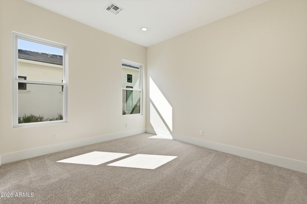 Image 38 of property listing at 2664 E LONGHORN Court, Gilbert, AZ 85297