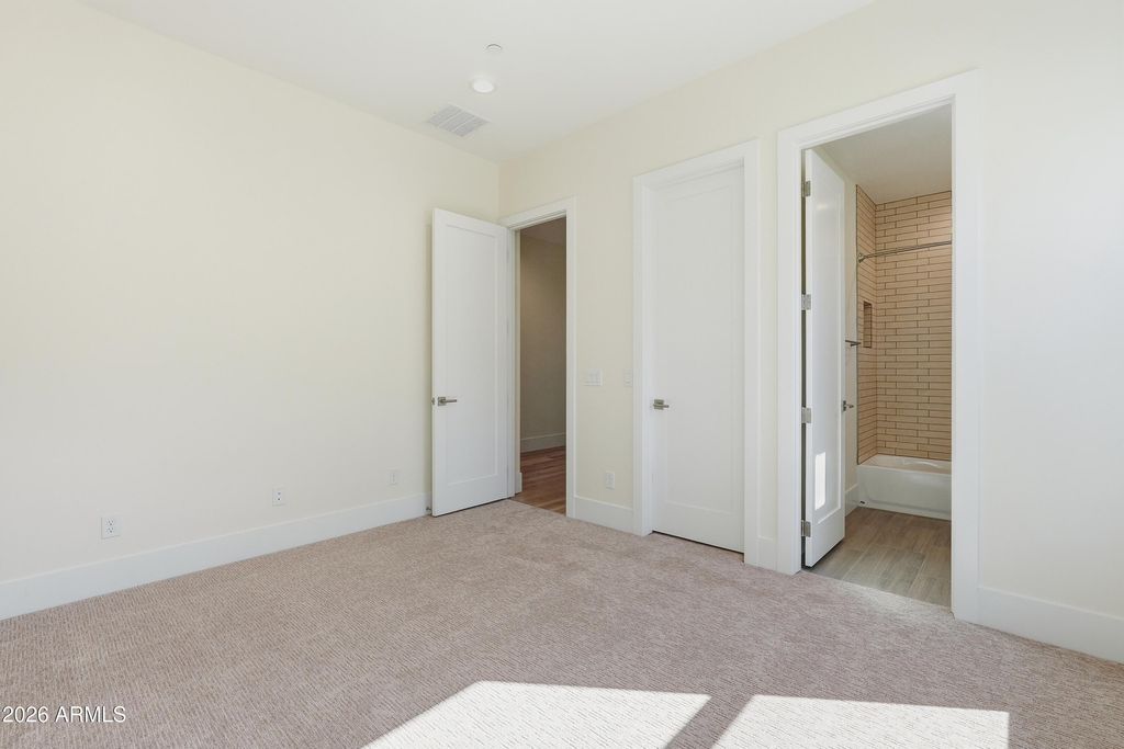 Image 40 of property listing at 2664 E LONGHORN Court, Gilbert, AZ 85297