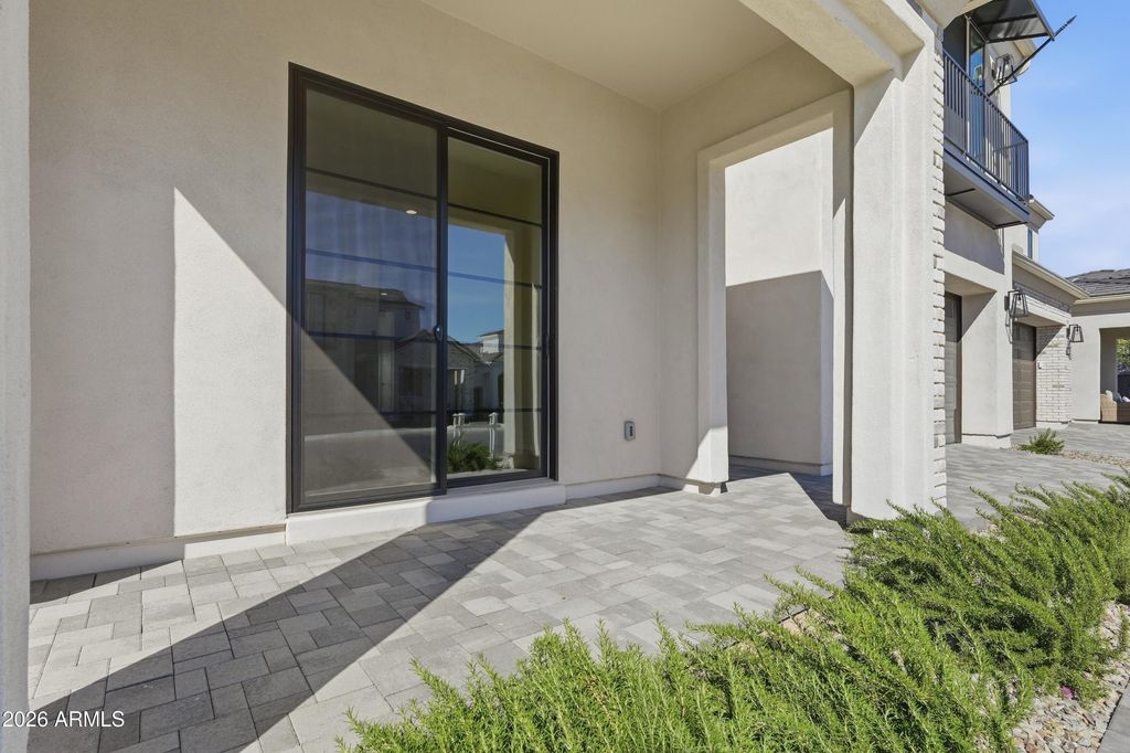 Image 6 of property listing at 2664 E LONGHORN Court, Gilbert, AZ 85297