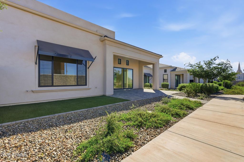 Image 60 of property listing at 2664 E LONGHORN Court, Gilbert, AZ 85297