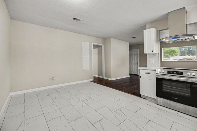 2222 20th Avenue N, Texas City, TX 77590