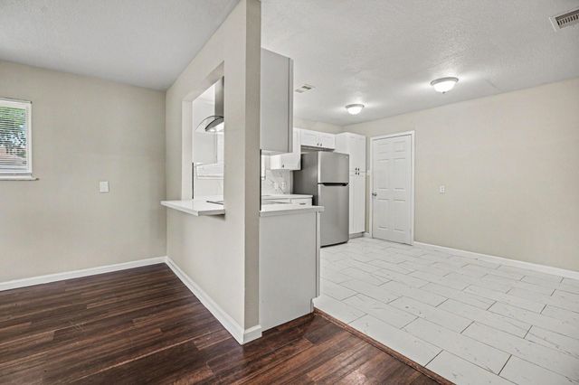 2222 20th Avenue N, Texas City, TX 77590