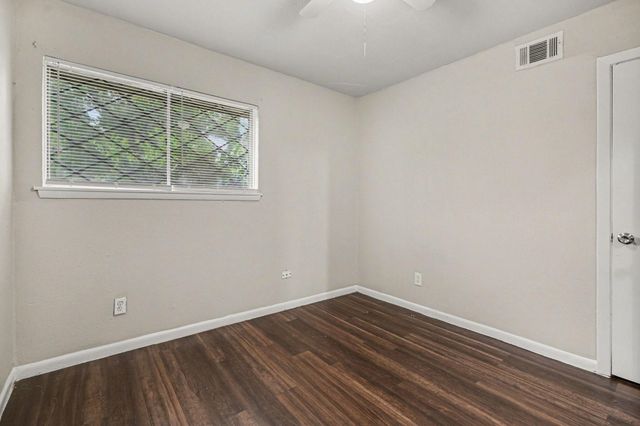 2222 20th Avenue N, Texas City, TX 77590